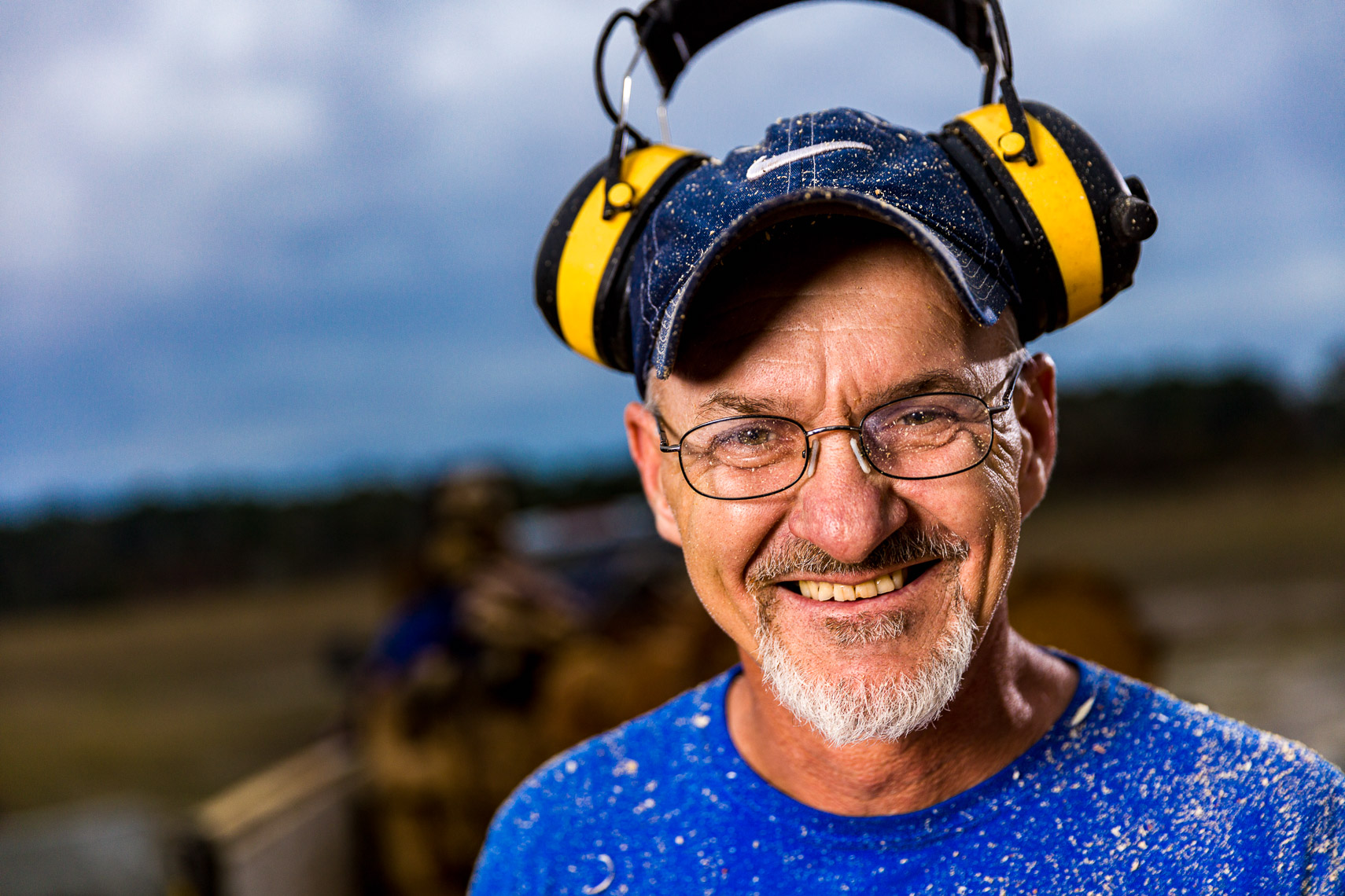 Portrait of a chainsaw carving artist